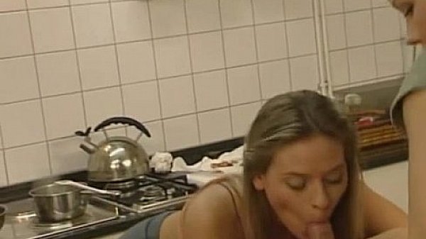 Amateur threesome with cum swapping