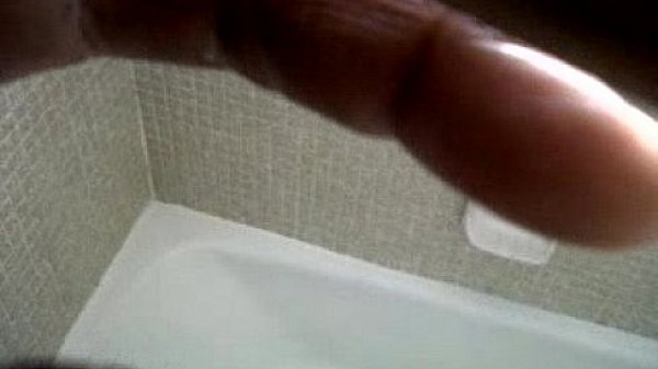 head n the bath room.3GP  