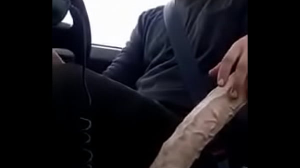 &Aacute;rabe batendo punheta no carro