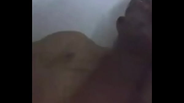 MADURO DE VERGA GRANDE SE MASTURBA Y SE VIENE