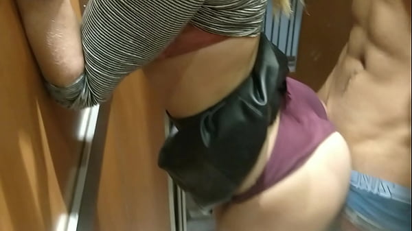 Girlfriend gets fucked by her boyfriend in elevator. Hot amateur couple.