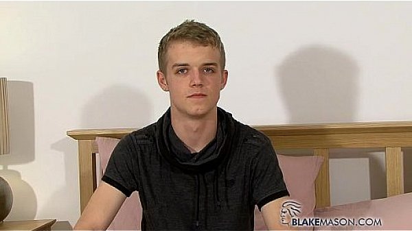 Hot dude Williams solo plays