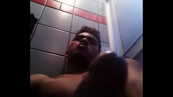 Safadinho gostoso na punheta.  