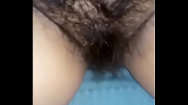 Hairy girl.  Amiga peluda