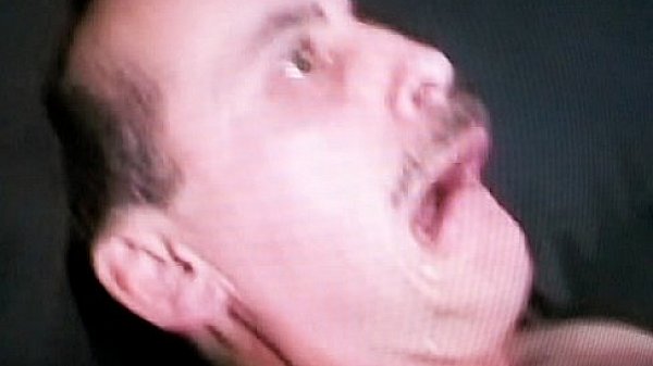 Viejo se mete al dormitorio de (parte 3)