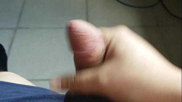 chico masturbandose