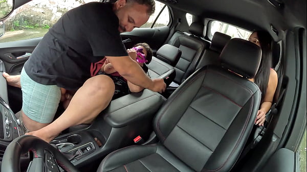 Casada entra na carona escondido do marido enquanto ele est&aacute; no trabalho - Leticia Gomes