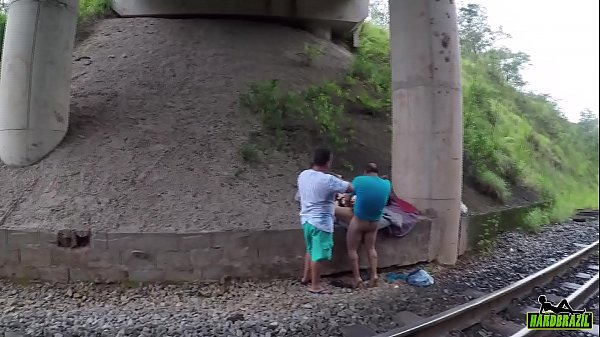 Por tr&aacute;s das c&acirc;meras da crente dando o rabo sem camisinha para o mendigo