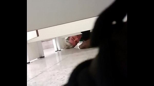 pega&ccedil;&atilde;o no banheiro do shopping gay