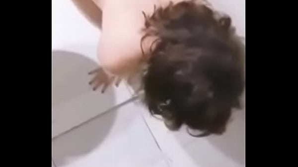 Mulher extremamente submissa