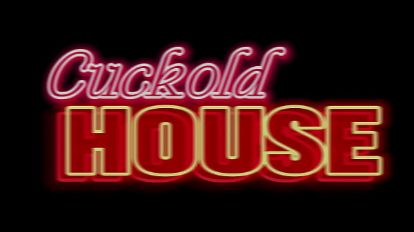 Baiana novinha atende o namorado corno no telefone, enquanto fode com 2 caras ao mesmo tempo