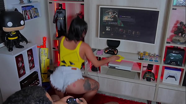 Chupo la verga de mi amigo hasta sacar toda su leche!