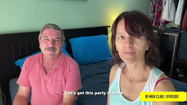 Viejo cogiendose a una buena madurita