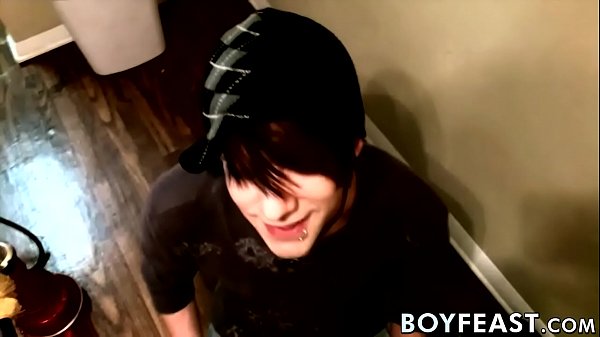 Big dick Trace gets sucked by William