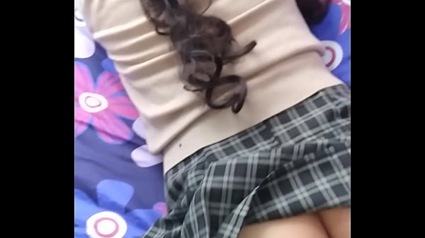 Aventura con un vecino casado. Cada vez que su esposa va al mercado, mi vecino maduro aprovecha para llenarme de semen para hacerme gritar como una puta! Y nadie sospecha nada...