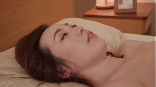 夫と義父との幸せな三人暮らし。性生活も大した不満があるわけではありませんが、なぜか膣がうずく夜。風呂場で自慰行為をしてしまいました。偶然にも義父にその痴態を見られ、弱みを握られてからは毎日毎日身体中を舐めまわされる日々です。  