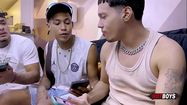 Online e roteando Novinho do Vapo e Mlk Edu sempre aparecem na casa do Prince pra usar um wifi, assistir uma metefli ... 