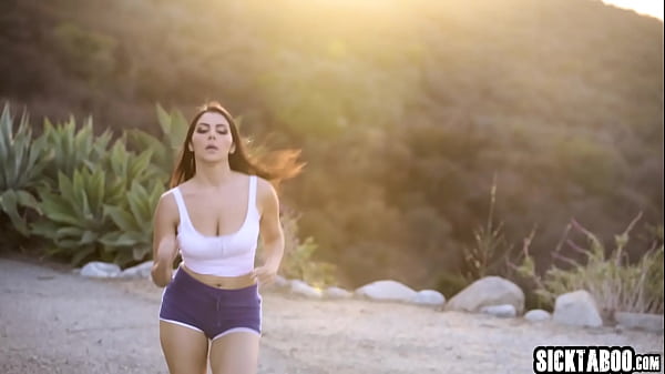 Busty Valentina Nappi enjoyed hardcore mouth fucking before sex