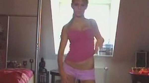 Pamela gatinha mostrando suas habilidades senssuais