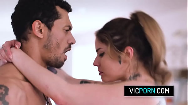 Horny babe ask the doctor to cum into her pussy  