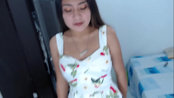 mi hermanastra lamio sus tacones con semen de mi esposo  