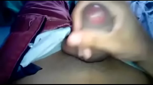 Medar arrecho pajeandose