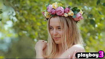 Amazing babe revealed her stunning body and posed totally naked