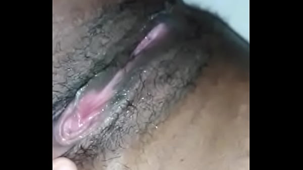 Siririca gostosa (d&aacute; pra sentir o cheiro dessa buceta)  