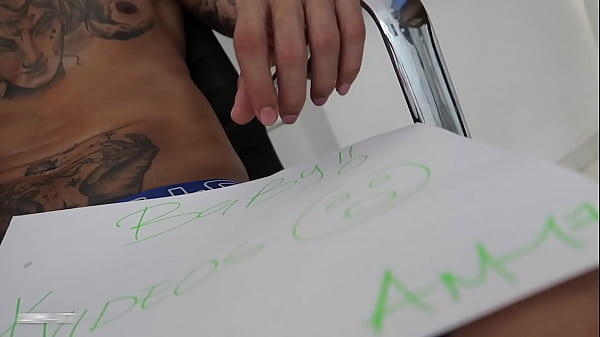 Empiezo a desnudarme para mi tipper!  