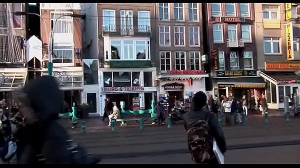 Horny babe gives sexy blowjob