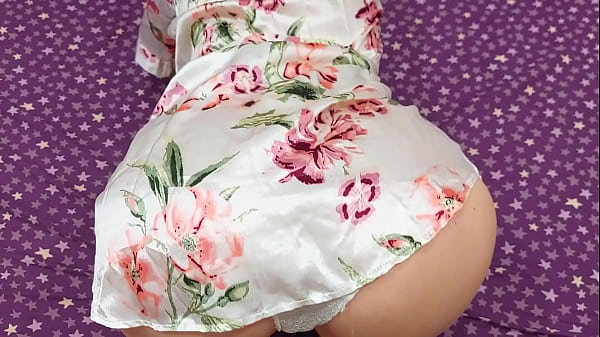 went to visit her sexy neighbor while he is alone at home, we fuck to orgasm