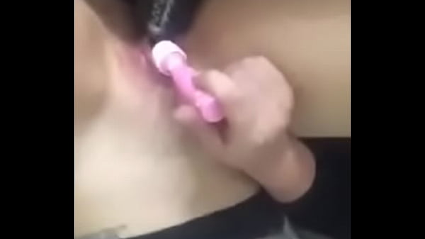 Despu&eacute;s de peinarse se mete el cepillo