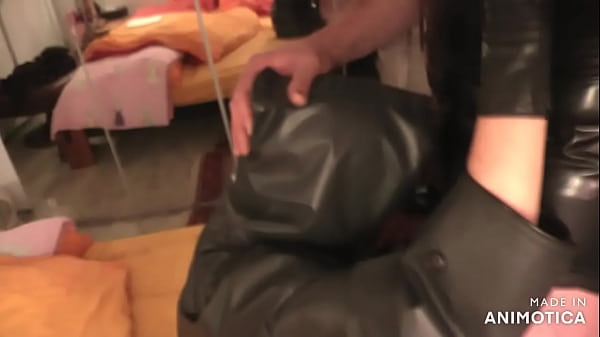 Rubbernurse Agnes - alias "Die Klepperhexe" I / Die Kleppersessions: Kleppermante,  blowjob, Abspritzen in der Maulfotze  