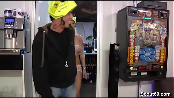 Wette verloren und er darf seine Freundin ficken