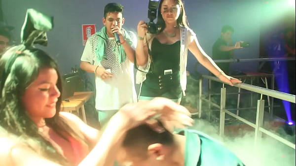 VICTOR MALDINI BAILANDO SENSUALMENTE CON KIARA LAIDES