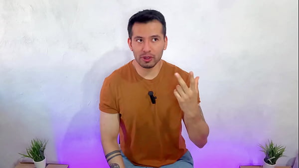 Policia cubano le da leche en la boca a un hombre en la noche 