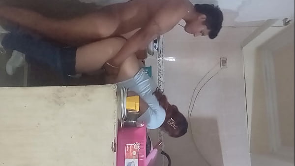 Sexo en la cocina, casi nos descubre su esposo