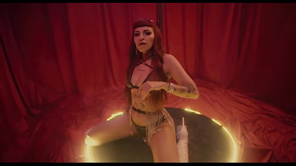 Cantante Cazzu pol dance