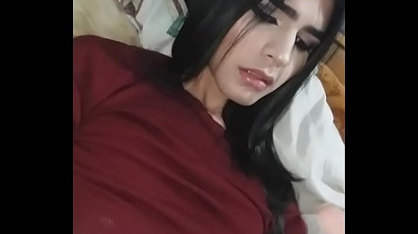 Chilena con ganas de acabar en tu boquita se pajea hasta correrse en todo su estomaho quedando con ganas de mas