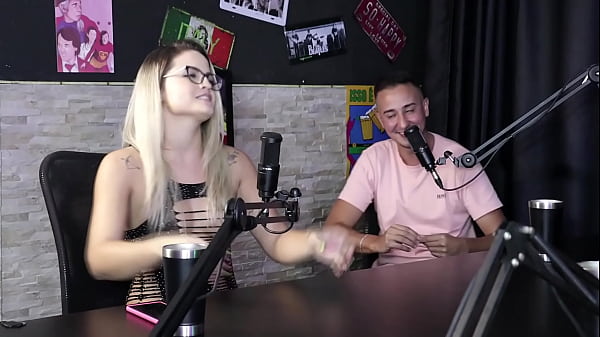 Teve crise de ansiedade por causa da sua roupa transparente na casa de swing, tentou trazer amigos para o porn&ocirc; - Joice Muller & Rennan Delgado