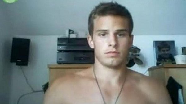 Loiro sarado gozando