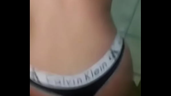 COMENDO A IRM&Atilde; DO MEU MELHOR AMIGO QUE ESTAVA TRABALHANDO PRA COMPRAR CADERNOS PRA ELA