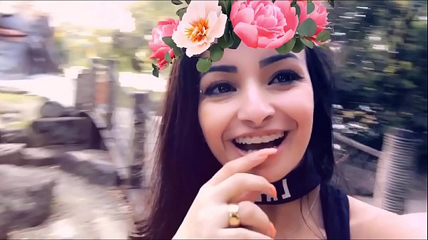 Gostosa Putinha Masturbando e gozando em publico com brinquedo, gostosa peituda Ccamgirl