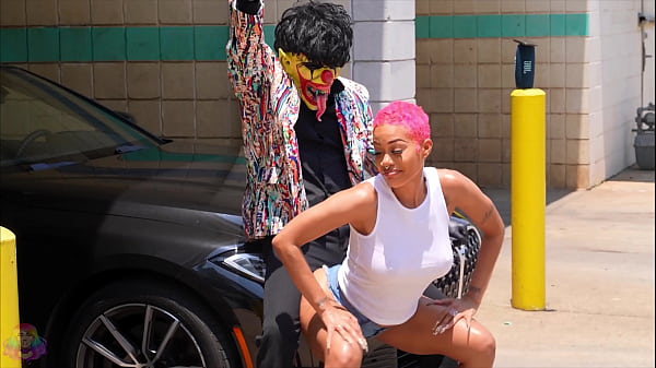 Ebony Mega Slut And Goddess Throwing Ass On A Clown