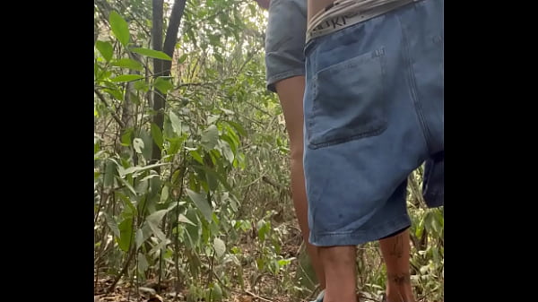 follando con amiga en el bosque  