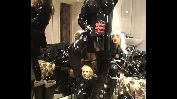 Roxina2007SoNaughtyRubberDoll240207.WMV