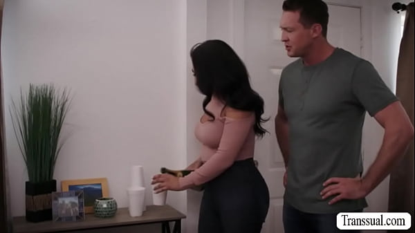 Jane Maries Boyfriend is coming back from war tomorrow and she asks his best friend Pierce Paris