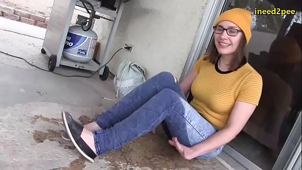 ineed2pee real female desperation omorashi pissing 