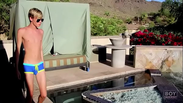 Twink Wanks Off Outdoors