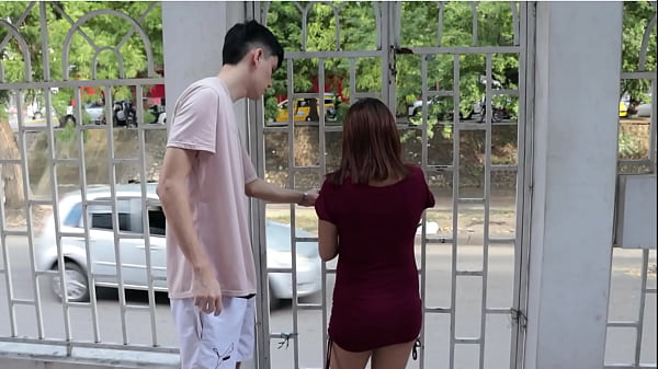 INQUILINO  COLOMBIANO  ES FOLLADO POR LA DUE&Ntilde;A DE LA CASA, CASEROS COLOMBIANO, LA DUE&Ntilde;A DESEA QUE SU INQUILINO LE LLENE DE SEMEN TODA SU BOCA - PORNO EN ESPANOL.